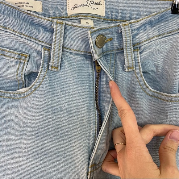 Universal Thread Women's 4 Tall Blue Light Wash Stretch High-Rise Flare Jeans - Picture 8 of 12